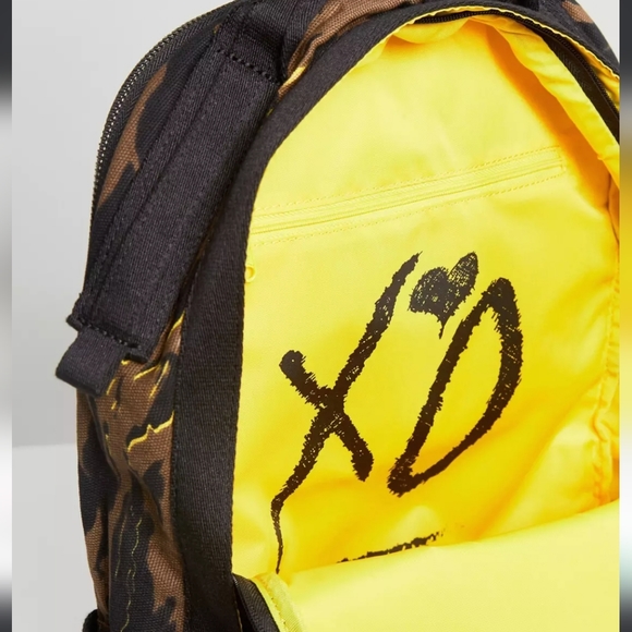 ๐บPUMA x XO Backpack in Camo - Picture 6 of 15